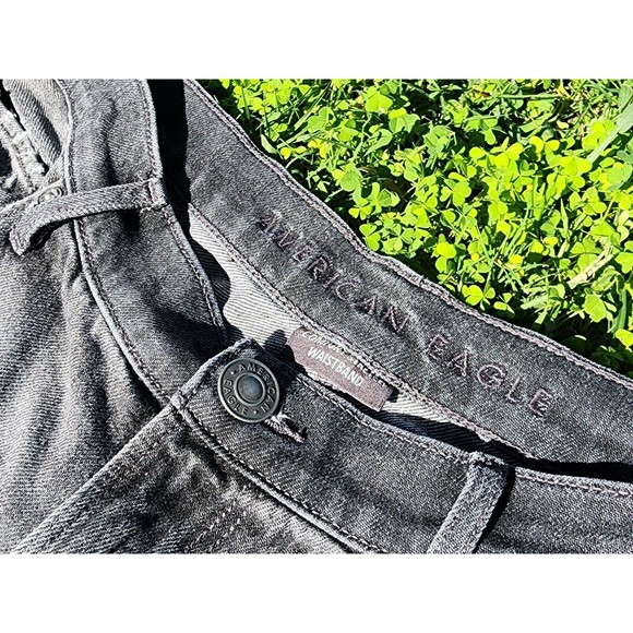 American Eagle Comfort Stretch Capri Black Wash Distressed Ripped Shorts Size 16 - Picture 4 of 9